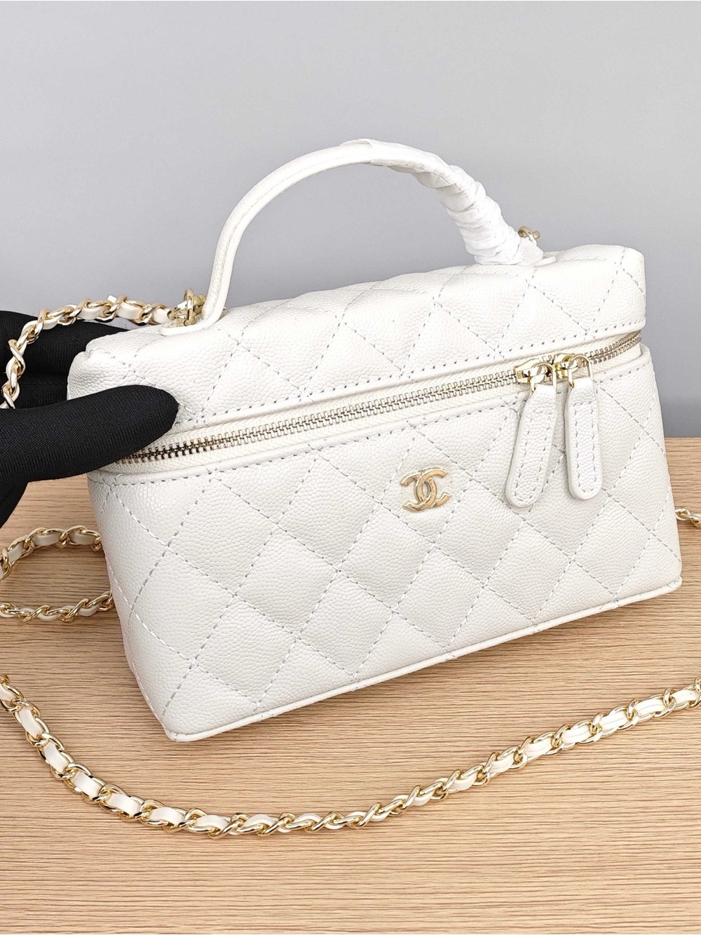 CHANEL White Quilted Vanity Crossbody with Gold-Tone Chain